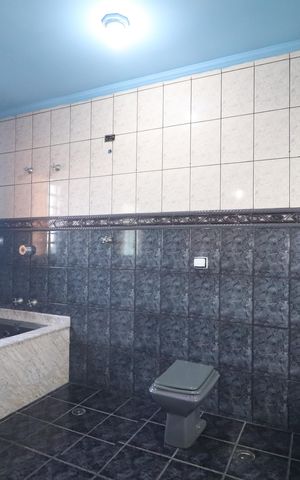 Casa à venda com 275m², 3 quartos e 8 vagasBanheiro Quarto 2 Suíte