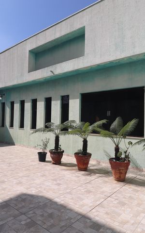 Casa à venda com 275m², 3 quartos e 8 vagasQuintal