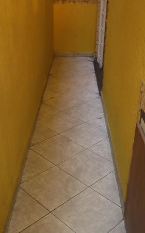 Casa para alugar com 210m², 3 quartos e 2 vagasHall de entrada e garagem