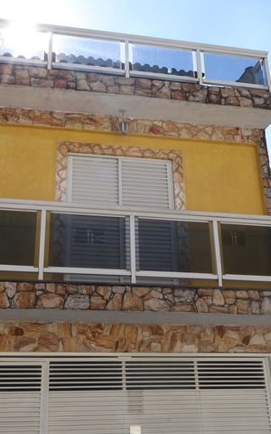 Casa para alugar com 210m², 3 quartos e 2 vagasFachada e portão