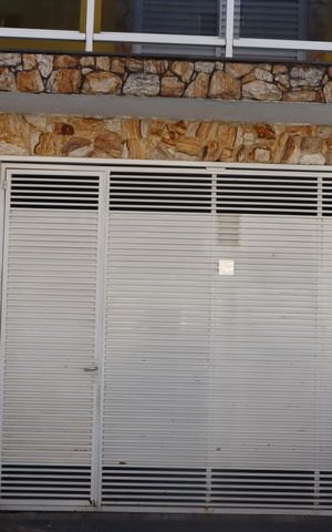 Casa para alugar com 210m², 3 quartos e 2 vagasFachada e portão