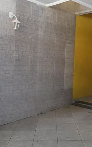 Casa para alugar com 210m², 3 quartos e 2 vagasHall de entrada e garagem