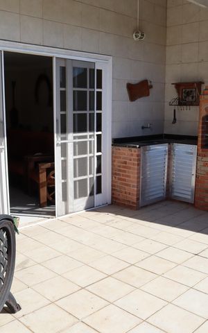 Casa à venda com 210m², 4 quartos e 3 vagasarea externa cobertura