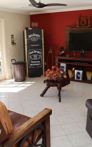 Casa à venda com 210m², 4 quartos e 3 vagassalao de estar cobertura