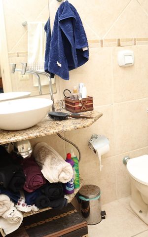 Casa à venda com 210m², 4 quartos e 3 vagasbanheiro 1