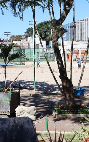 Casa à venda com 210m², 4 quartos e 3 vagasfutebol de areia + quadras