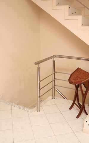 Casa à venda com 210m², 4 quartos e 3 vagasescada para terceiro andar 