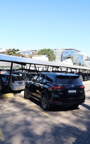 Casa à venda com 210m², 4 quartos e 3 vagasestacionamento com energia solar 