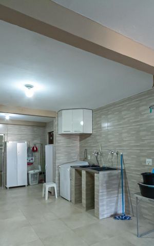 Casa à venda com 669m², 6 quartos e 6 vagas Casa à venda com 669m², 6 quartos e 6 vagasÁrea de Serviço