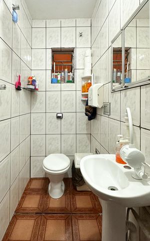 Casa para alugar com 230m², 5 quartos e 2 vagas Casa para alugar com 230m², 5 quartos e 2 vagasBanheiro Social - Casa 2