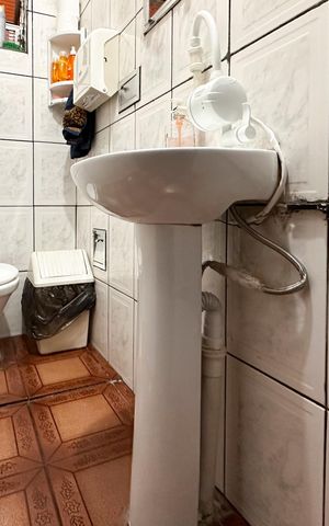 Casa para alugar com 230m², 5 quartos e 2 vagas Casa para alugar com 230m², 5 quartos e 2 vagasBanheiro Social - Casa 2