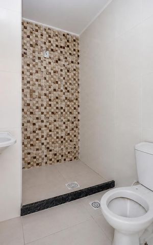 Casa para alugar com 76m², 2 quartos e 1 vaga Casa para alugar com 76m², 2 quartos e 1 vagaBanheiro social