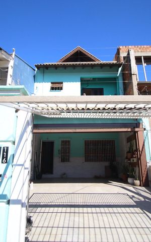 Casa para alugar com 100m², 4 quartos e 2 vagasFachada