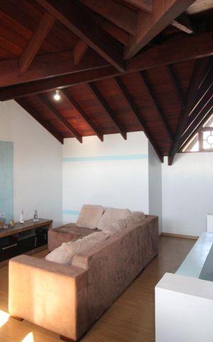 Casa para alugar com 100m², 4 quartos e 2 vagasSótão
