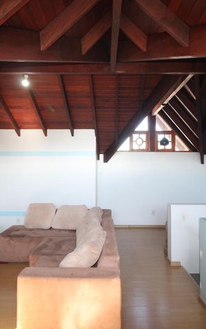 Casa para alugar com 100m², 4 quartos e 2 vagasSótão