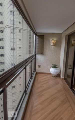 Apartamento à venda com 125m², 3 quartos e 2 vagas Apartamento à venda com 125m², 3 quartos e 2 vagasVaranda