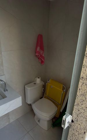 Casa de condomínio para alugar com 140m², 3 quartos e 4 vagasBanheiro
