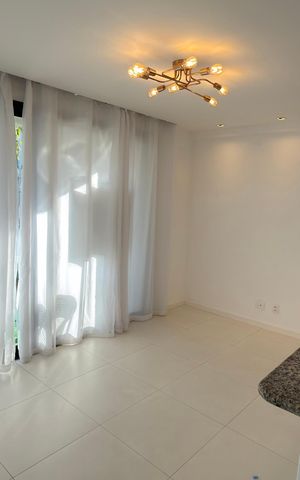 Casa de condomínio para alugar com 140m², 3 quartos e 4 vagasSala