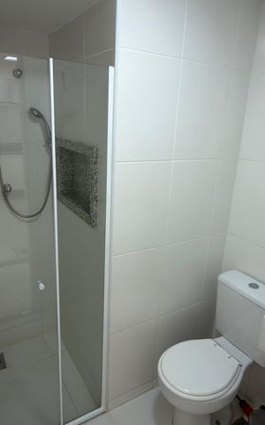 Casa de condomínio para alugar com 140m², 3 quartos e 4 vagasBanheiro