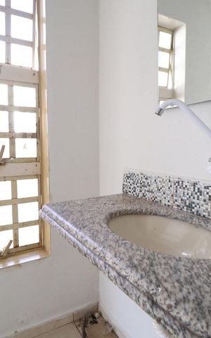 Casa para alugar com 140m², 3 quartos e 2 vagasBanheiro social 1