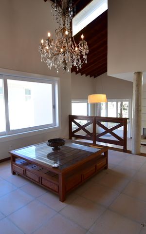 Casa de condomínio para alugar com 500m², 4 quartos e 5 vagasSala