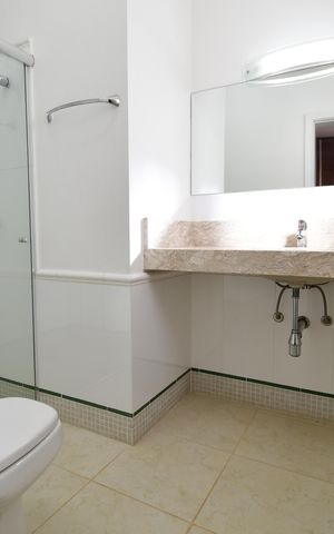 Casa de condomínio para alugar com 500m², 4 quartos e 5 vagasBanheiro Suíte
