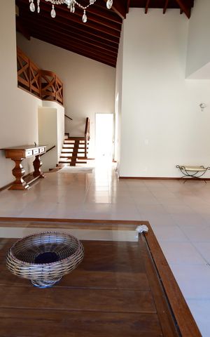 Casa de condomínio para alugar com 500m², 4 quartos e 5 vagasSala