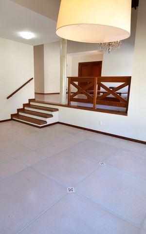 Casa de condomínio para alugar com 500m², 4 quartos e 5 vagasSala