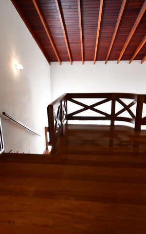 Casa de condomínio para alugar com 500m², 4 quartos e 5 vagasMezanino