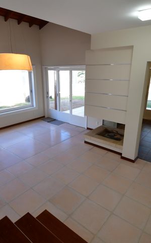 Casa de condomínio para alugar com 500m², 4 quartos e 5 vagasSala