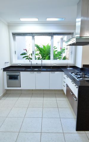Casa de condomínio para alugar com 500m², 4 quartos e 5 vagasCozinha