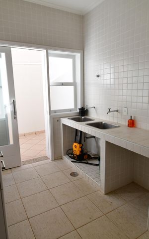 Casa de condomínio para alugar com 500m², 4 quartos e 5 vagasÁrea de Serviço