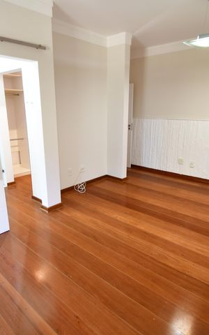 Casa de condomínio para alugar com 500m², 4 quartos e 5 vagasQuarto 2 - Suíte