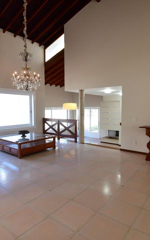 Casa de condomínio para alugar com 500m², 4 quartos e 5 vagasSala