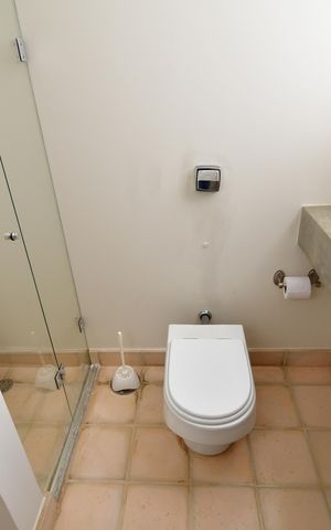Casa de condomínio para alugar com 500m², 4 quartos e 5 vagasBanheiro
