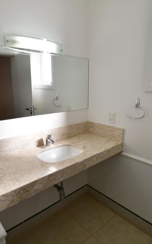 Casa de condomínio para alugar com 500m², 4 quartos e 5 vagasBanheiro Suíte