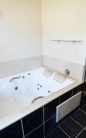 Casa de condomínio para alugar com 500m², 4 quartos e 5 vagasBanheiro Suíte