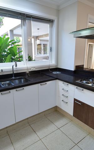 Casa de condomínio para alugar com 500m², 4 quartos e 5 vagasCozinha