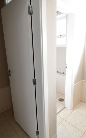 Casa de condomínio para alugar com 500m², 4 quartos e 5 vagasBanheiro de serviço