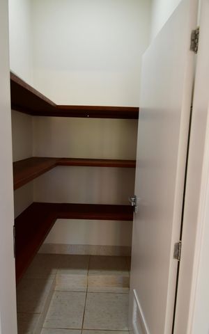 Casa de condomínio para alugar com 500m², 4 quartos e 5 vagasCozinha - Despensa