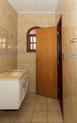 Casa à venda com 250m², 3 quartos e 3 vagas Casa à venda com 250m², 3 quartos e 3 vagasBanheiro da Suíte