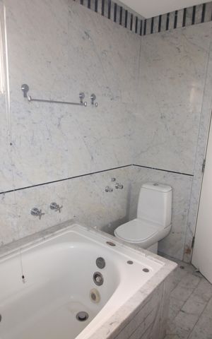 Apartamento à venda com 222m², 4 quartos e 4 vagasBanheiro 3