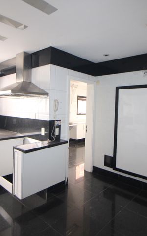 Apartamento à venda com 222m², 4 quartos e 4 vagasCozinha