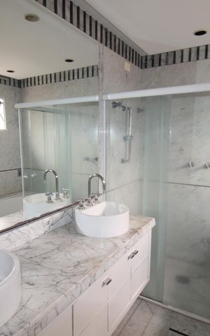 Apartamento à venda com 222m², 4 quartos e 4 vagasBanheiro 3