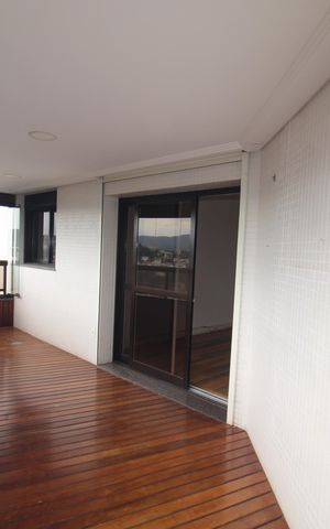 Apartamento à venda com 222m², 4 quartos e 4 vagasVaranda