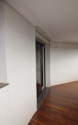 Apartamento à venda com 222m², 4 quartos e 4 vagasVaranda