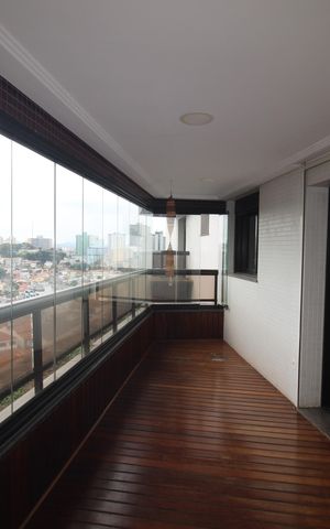 Apartamento à venda com 222m², 4 quartos e 4 vagasVaranda