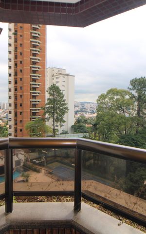 Apartamento à venda com 222m², 4 quartos e 4 vagasQuarto 6 - Varanda