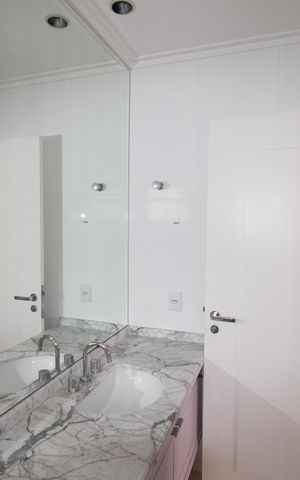 Apartamento à venda com 222m², 4 quartos e 4 vagasBanheiro 1