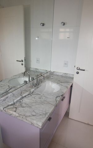 Apartamento à venda com 222m², 4 quartos e 4 vagasBanheiro 1
